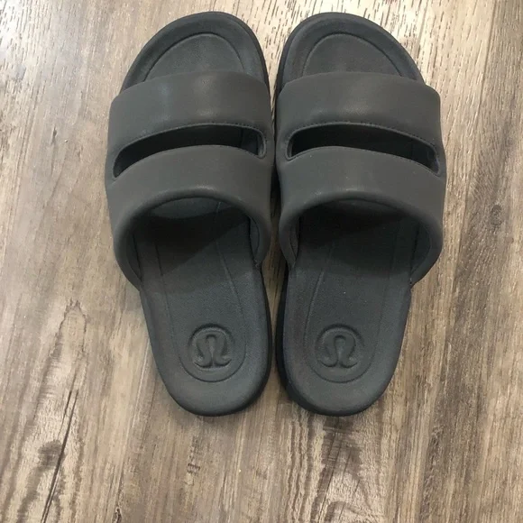 lululemon athletica Black restfeel Sandals - Picture 1 of 8
